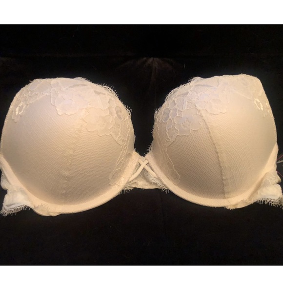 Ambrielle Other - Ambrielle White Lace Plunge Push-Up